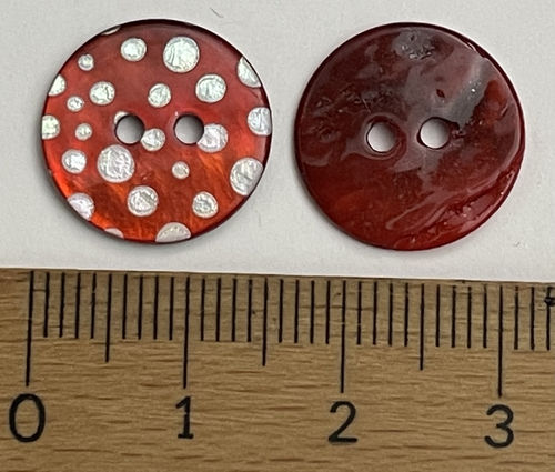 Perlmuttknopf rot mit weißen Punkten, 15 mm