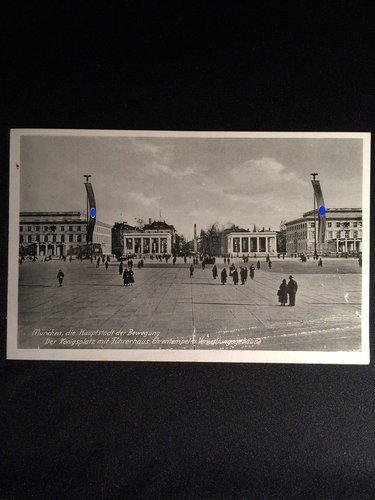 Ansichtskarte / Postkarte Königsplatz mit Führerhaus, Ehrentempel u. Verwaltungsgebäude