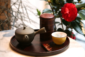 Ensemble Japanischer Tee auf Tablett