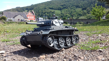 Umbau Panzer III auf VK 20.01, Heng Long, von R. Ruland vor der alten Brücke in Rech bei Bad Neuenahr.\\n\\n11/08/2019 21:16