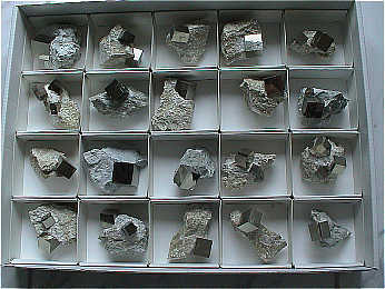 Mineralien - Pyrit (Würfel in Matrix)
