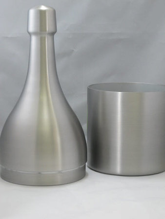 Experience aluminum - Leicht & Appel GmbH - Manufacturer of aluminium bottles and tins\\n\\n12/03/2014 15:15