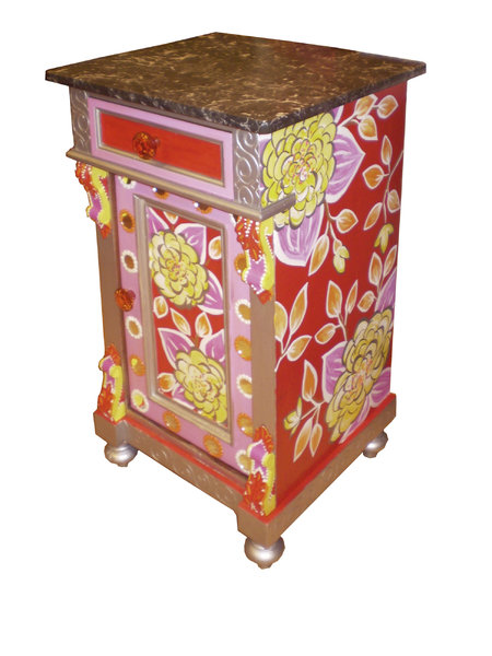 Wahrhaft individuelle Wohnkunst mit bemalten Möbeln: Nachttisch "Flaming Roses", nach Kundenwunsch bemalt & gestaltet\\n\\n24.10.2014 16:25