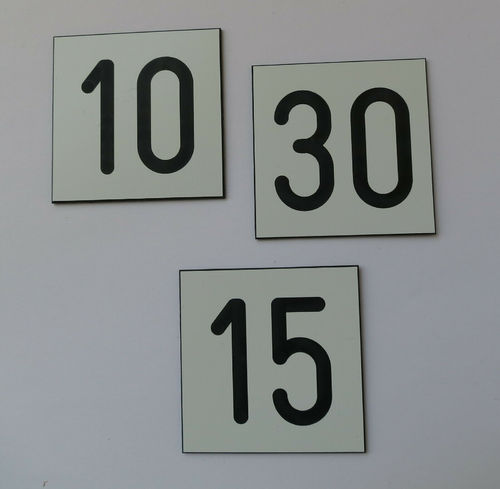 PVC Zahlenmarken Ziffernschilder Boxenschilder Regalschilder 50mm x 50mm