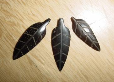 Pendant stylized leaf from Tucuma