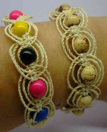 Braided bracelet colored seeds