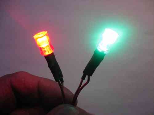 Positionslichter-Set Rot/Grün D=8mm,  5-Chip LEDs Ultrahell, mit Scale Kappen